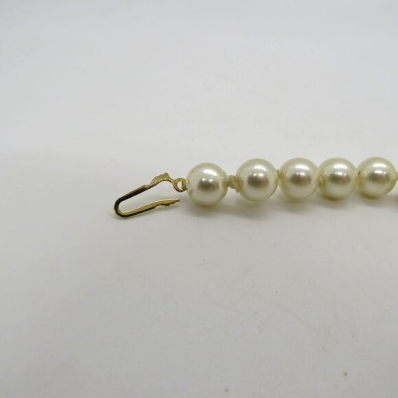 Vintage Imitation Pearl Bracelet 7.5" Knotted String Gold Tone Fish Hook Clasp - Picture 10 of 12